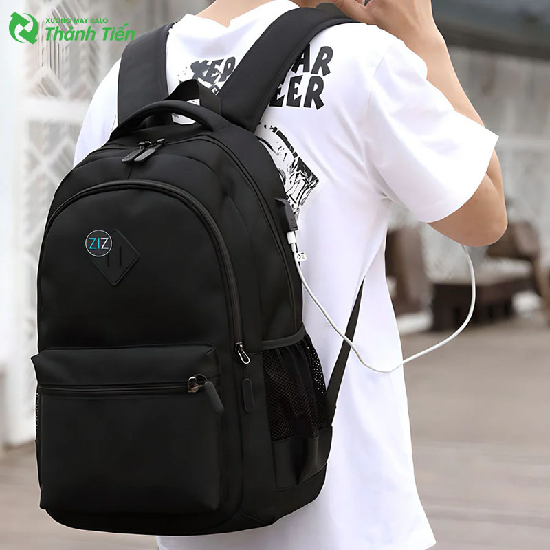 cach-su-dung-balo-co-cong-sac-4
